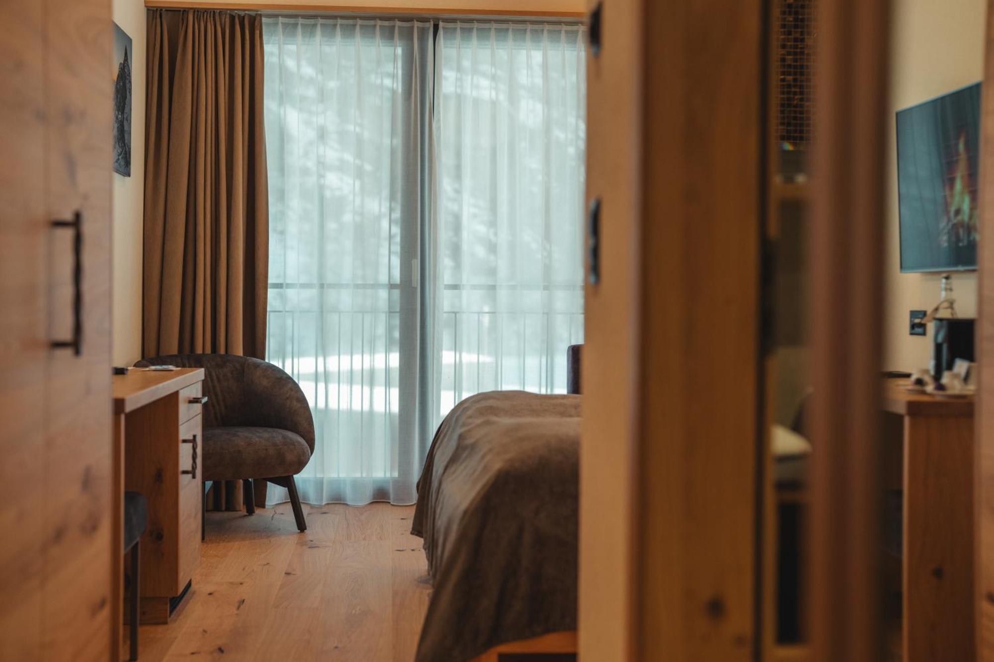 Hotel Porta Cervino Täsch Exteriör bild