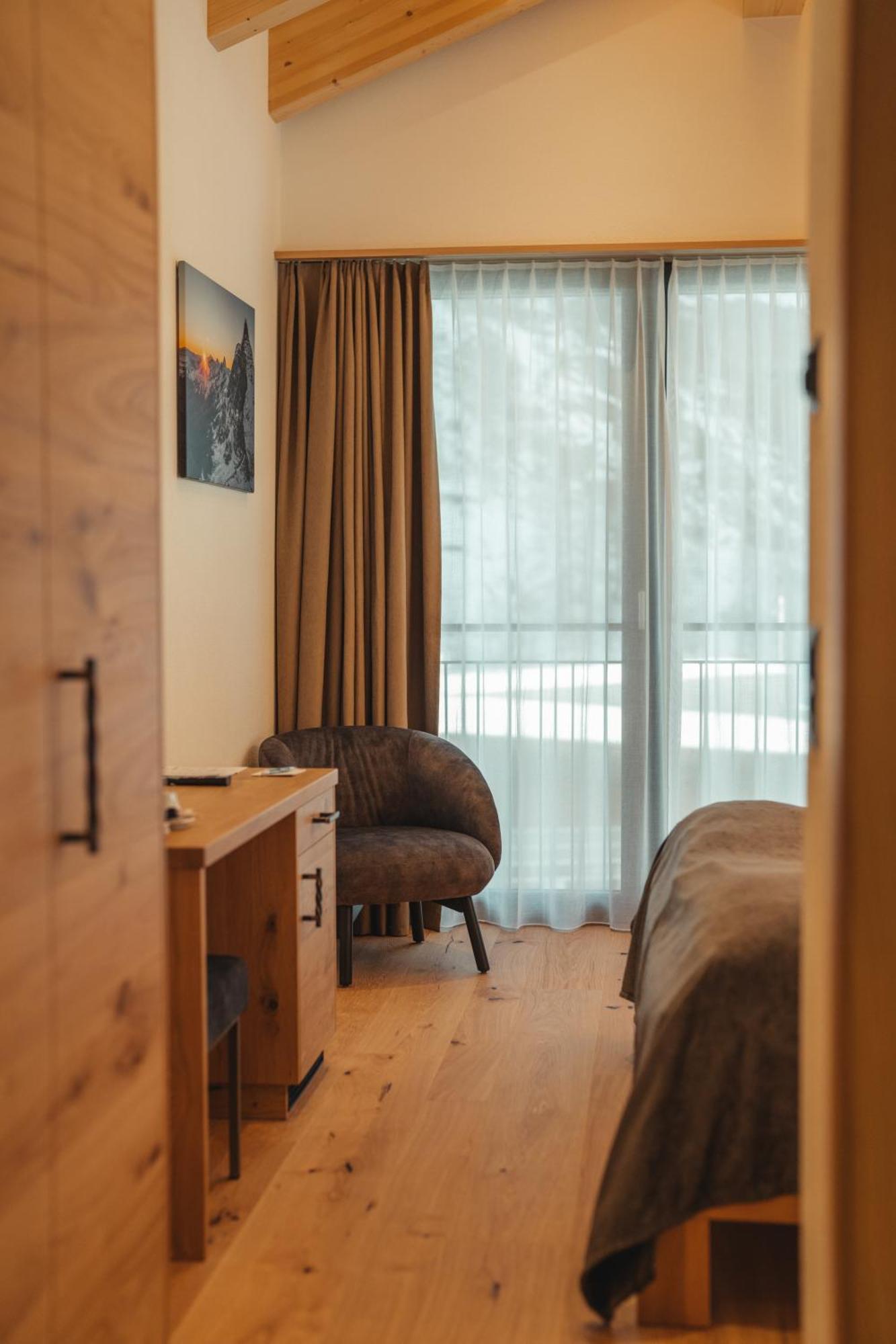 Hotel Porta Cervino Täsch Exteriör bild